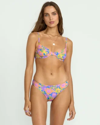 beat the heat morgan underwire bikini top 1 330x413 - Beat the Heat Morgan Underwire Bikini Top