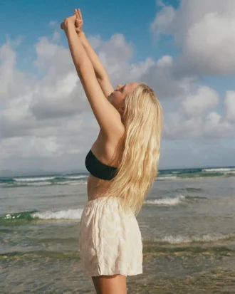 Laura Waves Short